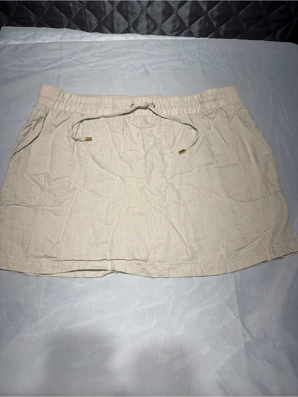 Ellen Tracy Cream Drawstring Waist Skort with Gold Eyelets
